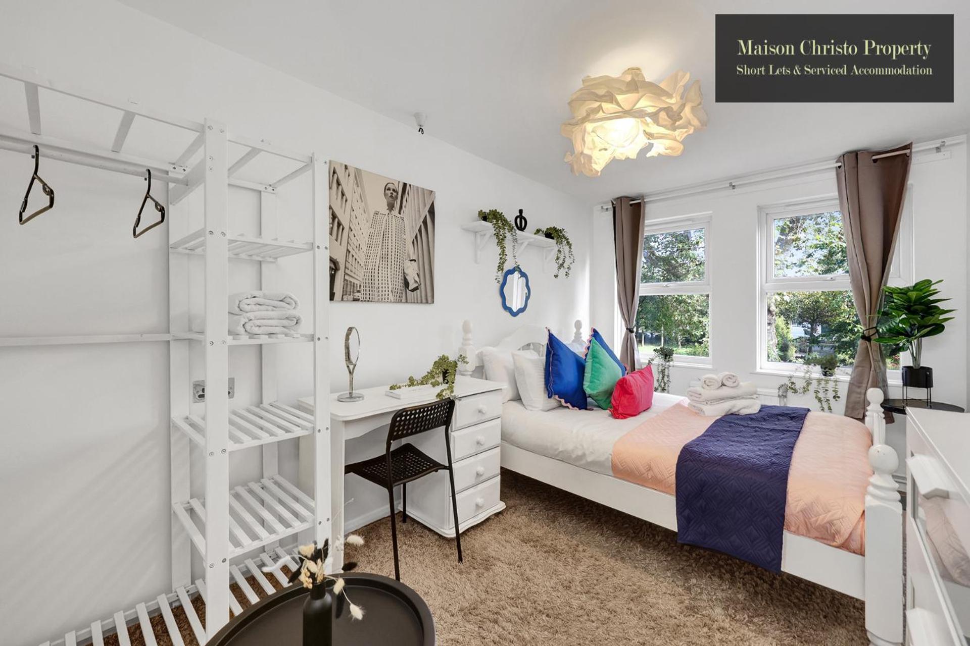 Weekly Or Monthly Stays, London, Stepney Green, 2bedroom Apt, Sleeps 6, Servcied By Maison Christo Short Lets & Serviced Accomdation Appartamento